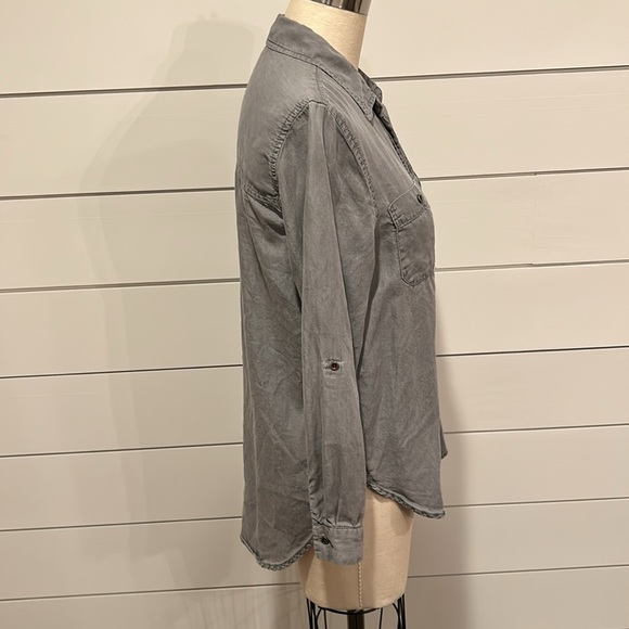 Jane and Delancey gray button front shirt. Size small. - Picture 5 of 8